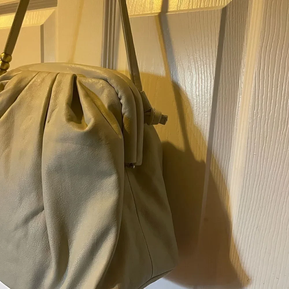 Hobo Adalyn Soft leather light gray medium Frame Shoulder Bag